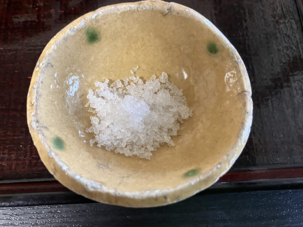 鎌倉　蕎麦・酒　青海波の岩塩
