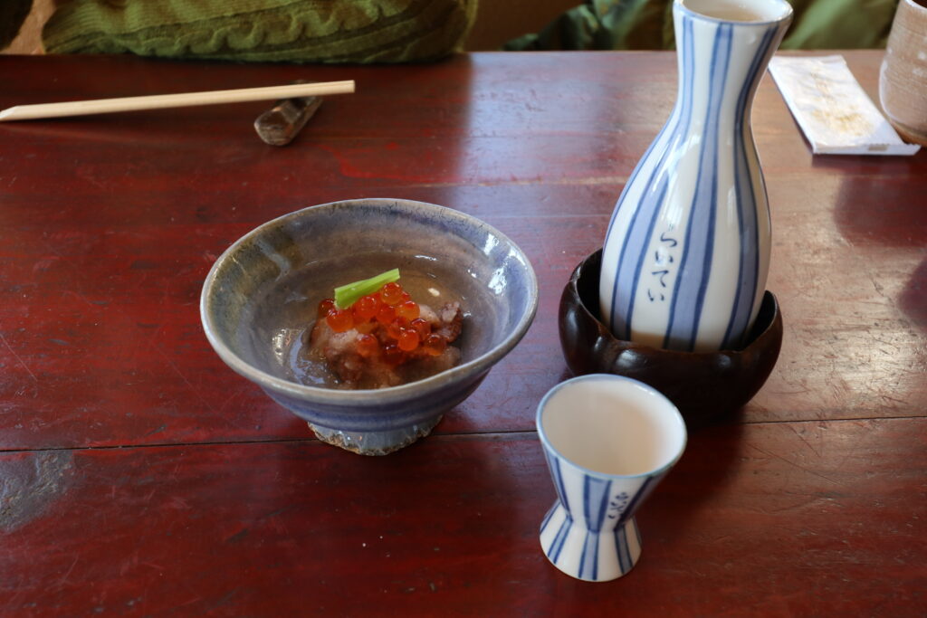鎌倉山蕎麦処らい亭の椿御膳日本酒と小鉢