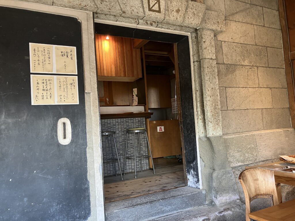 横須賀蕎麦桶やカウンターと厨房