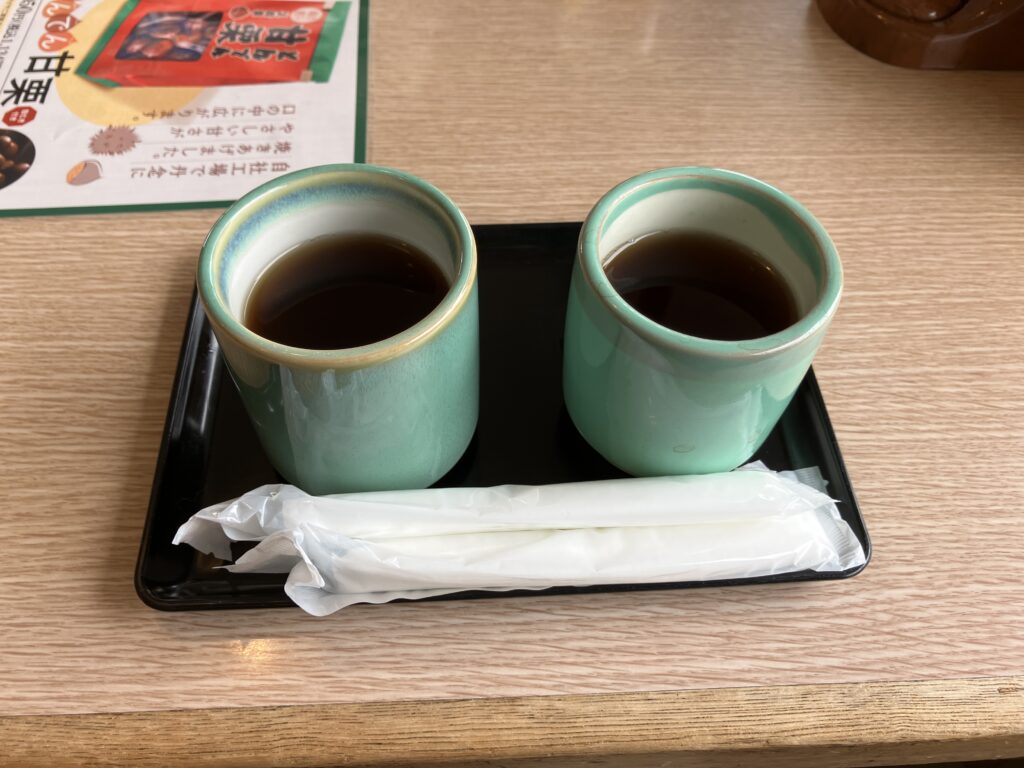 和食処とんでんつきみ野店お茶とおしぼりのサービス