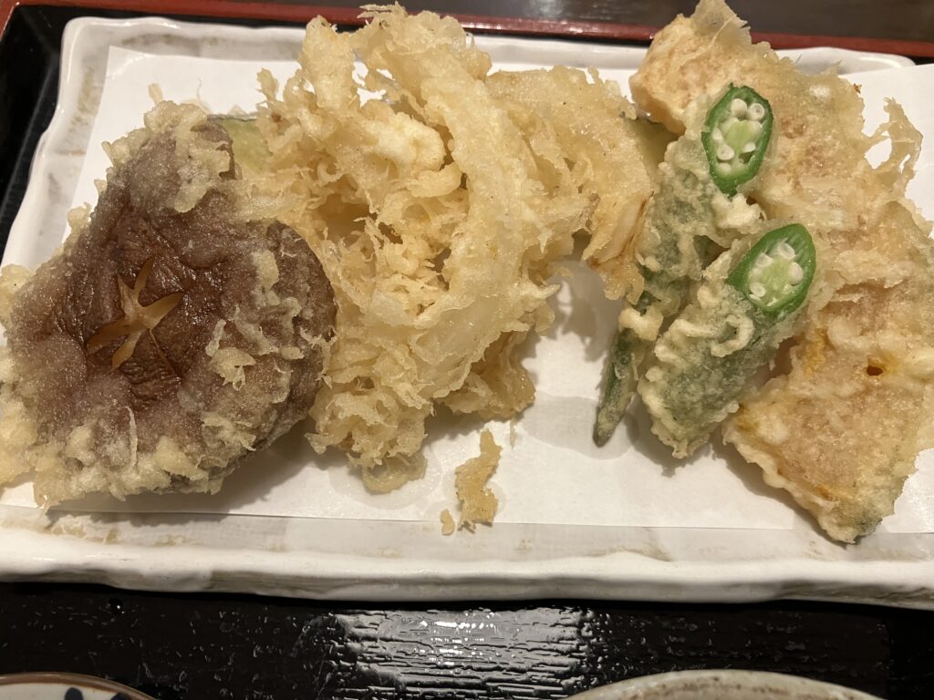 はつ花大雄山駅前店野菜天ざるの天ぷら